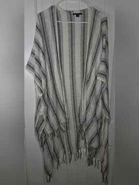 American Eagle Outfitters Striped Open-Front Kimonoo in Gray & Cream O/S
